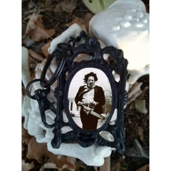 Leatherface Keychain The Texas Chainsaw Massacre Horror Accessory - Picture 1 of 1